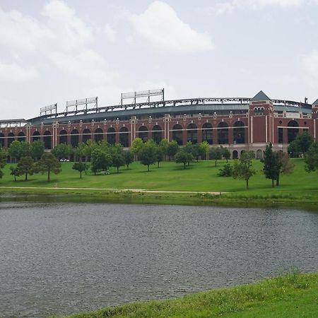 Family Friendly 2Bdrm-Walk To At&T/Cowboys Stadium Arlington Exteriör bild