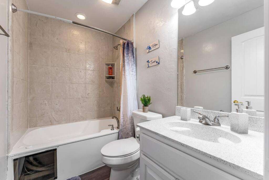 Family Friendly 2Bdrm-Walk To At&T/Cowboys Stadium Arlington Exteriör bild