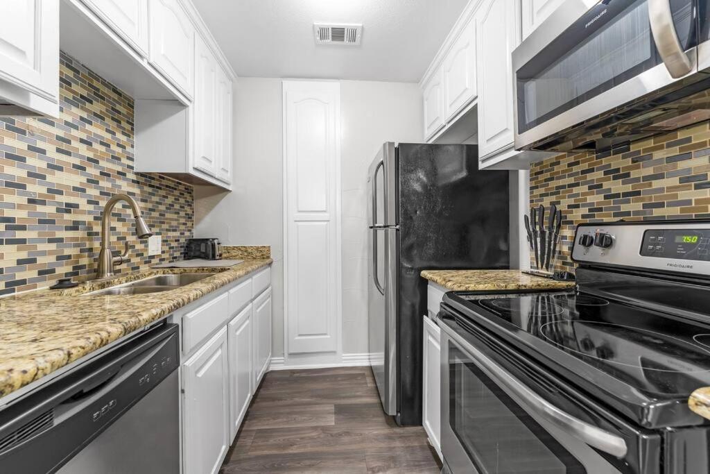 Family Friendly 2Bdrm-Walk To At&T/Cowboys Stadium Arlington Exteriör bild