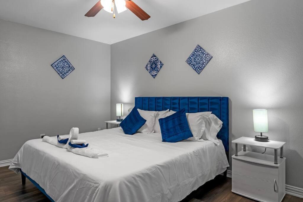 Family Friendly 2Bdrm-Walk To At&T/Cowboys Stadium Arlington Exteriör bild