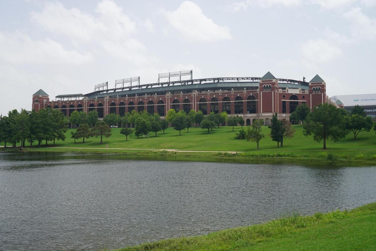 Family Friendly 2Bdrm-Walk To At&T/Cowboys Stadium Arlington Exteriör bild